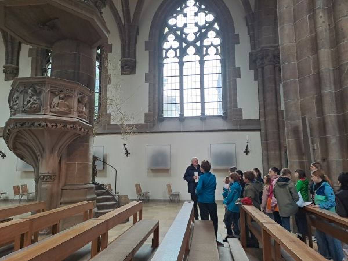 Den Kirchenraum entdecken und erleben: auf Exkursion in St. Paul